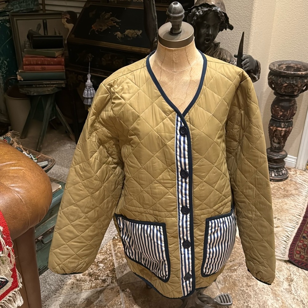 Offer for Sale is an extra large barn, jacket, canning color with front pickets